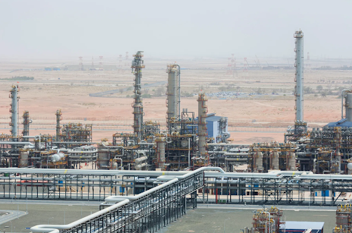 Những căng thẳng leo thang tại Trung Đông đang khiến thị trường năng lượng toàn cầu rơi vào biến động mạnh. Việc gián đoạn nguồn cung dầu và khí đốt không chỉ tạo áp lực lớn lên nền kinh tế thế giới mà còn mở ra cơ hội cho các nguồn năng lượng thay thế, đặc biệt là điện mặt trời và công nghệ lưu trữ năng lượng.