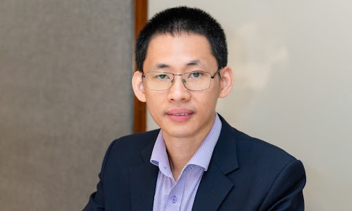 Muốn theo đuổi AI, người trẻ cần hiểu sâu một chuyên ngành thay vì chỉ học thuật toán, biết xây dựng sản phẩm và làm việc liên ngành, theo PGS.TS Nguyễn Văn Hiển.